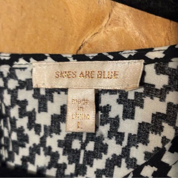 Skies Are Blue Black White Rayon Geometric Flowy Boho Blouse Sz L - Picture 3 of 5